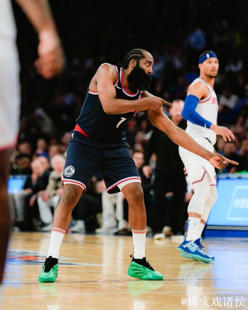 哈登26分11助带领快船逆转热火重回第六 活塞险胜尼克斯 哈登26分11助带领快船逆转热火重回第六 活塞险胜尼克斯